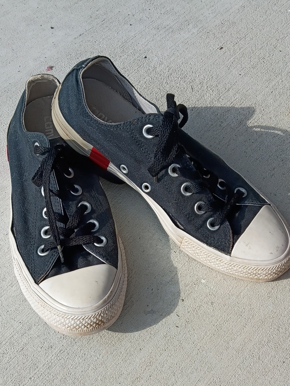 Vintage Converse Black Canvas Low-Top Sneakers with White Toe 7.5